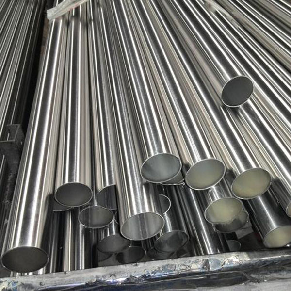 Mirror finish stainless steel tubing for architectural projects