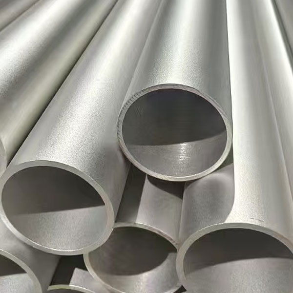 Stainless steel pipe surface treatment with sandblasting