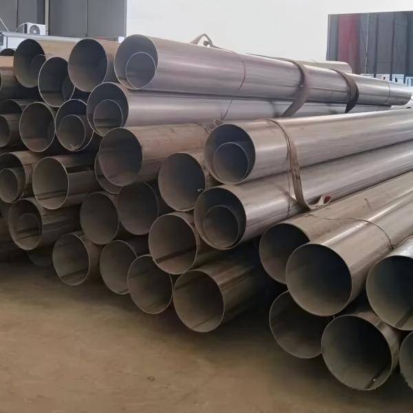 Stainless Steel Pipes in the Petrochemical Industry: Materials and Applications